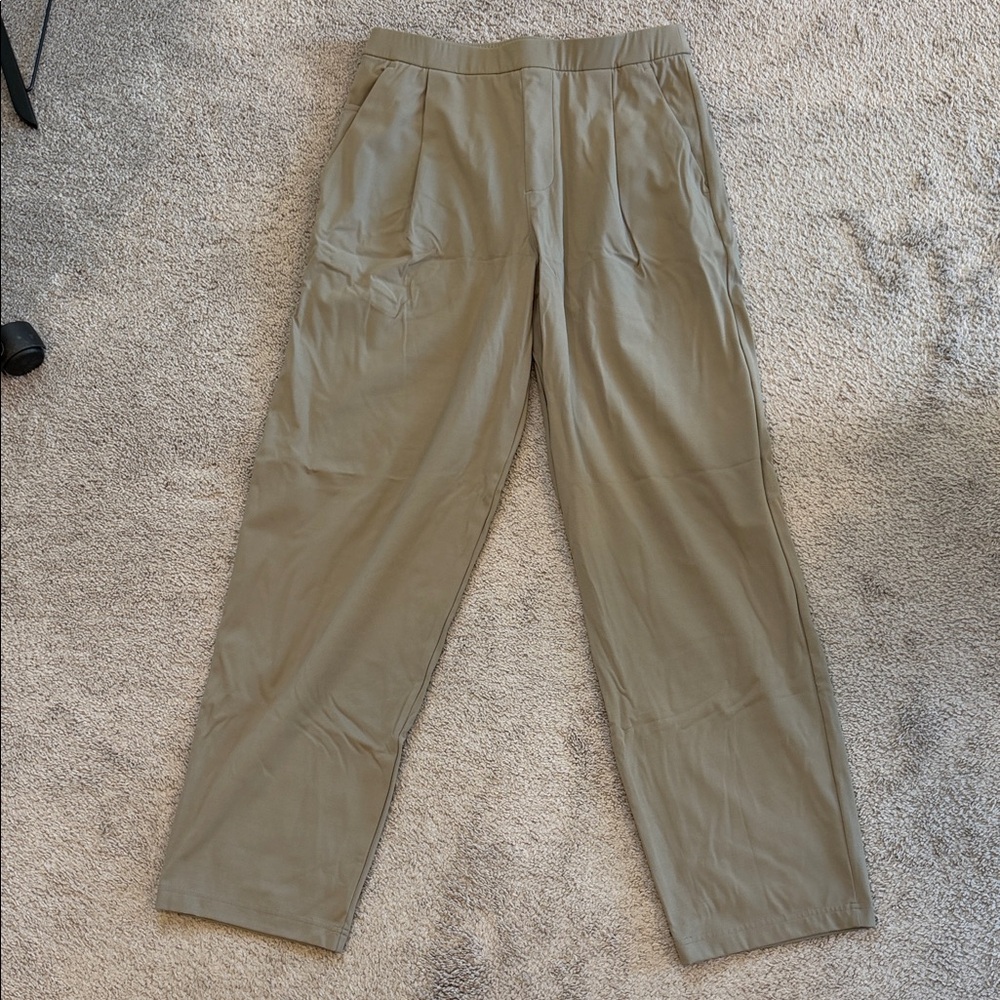 Men's Lululemon pleated trouser